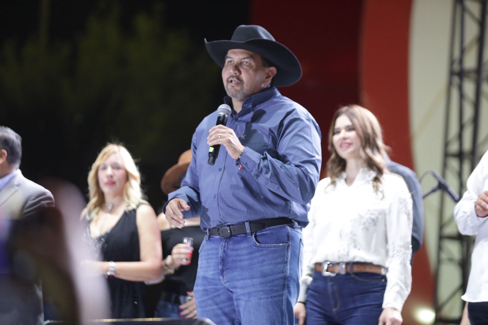 ALCALDE ENCABEZA CORTE DE LISTÓN DEL TEQUILA Y DEL MARIACHI EN JUÁREZ