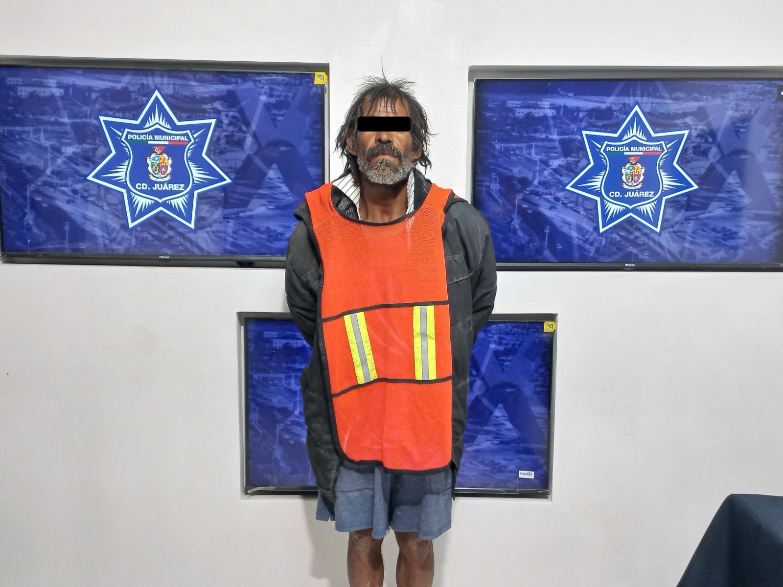 DETIENEN A HOMBRE POR DAÑAR CÁMARA DE SEGURIDAD