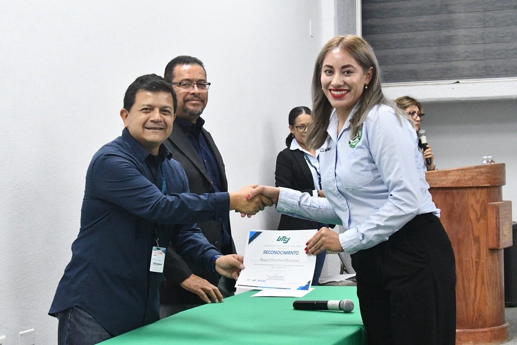 UTCJ ENTREGA RECONOCIMIENTOS A ESTUDIANTES Y&nbsp;DOCENTES
