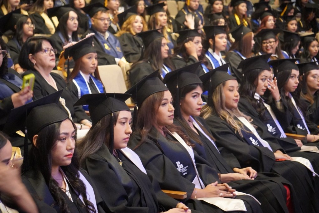 240 NUEVOS PROFESIONISTAS EN&nbsp;JUÁREZ