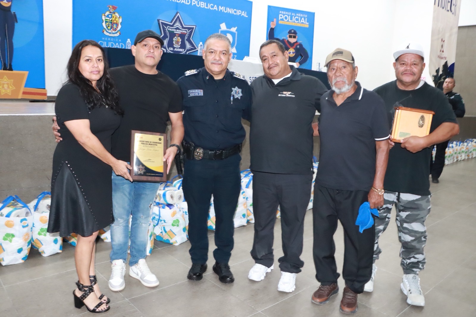 RECONOCEN A POLICÍAS DESTACADOS Y LES ENTREGAN ESTIMULO&nbsp;ECONÓMICO