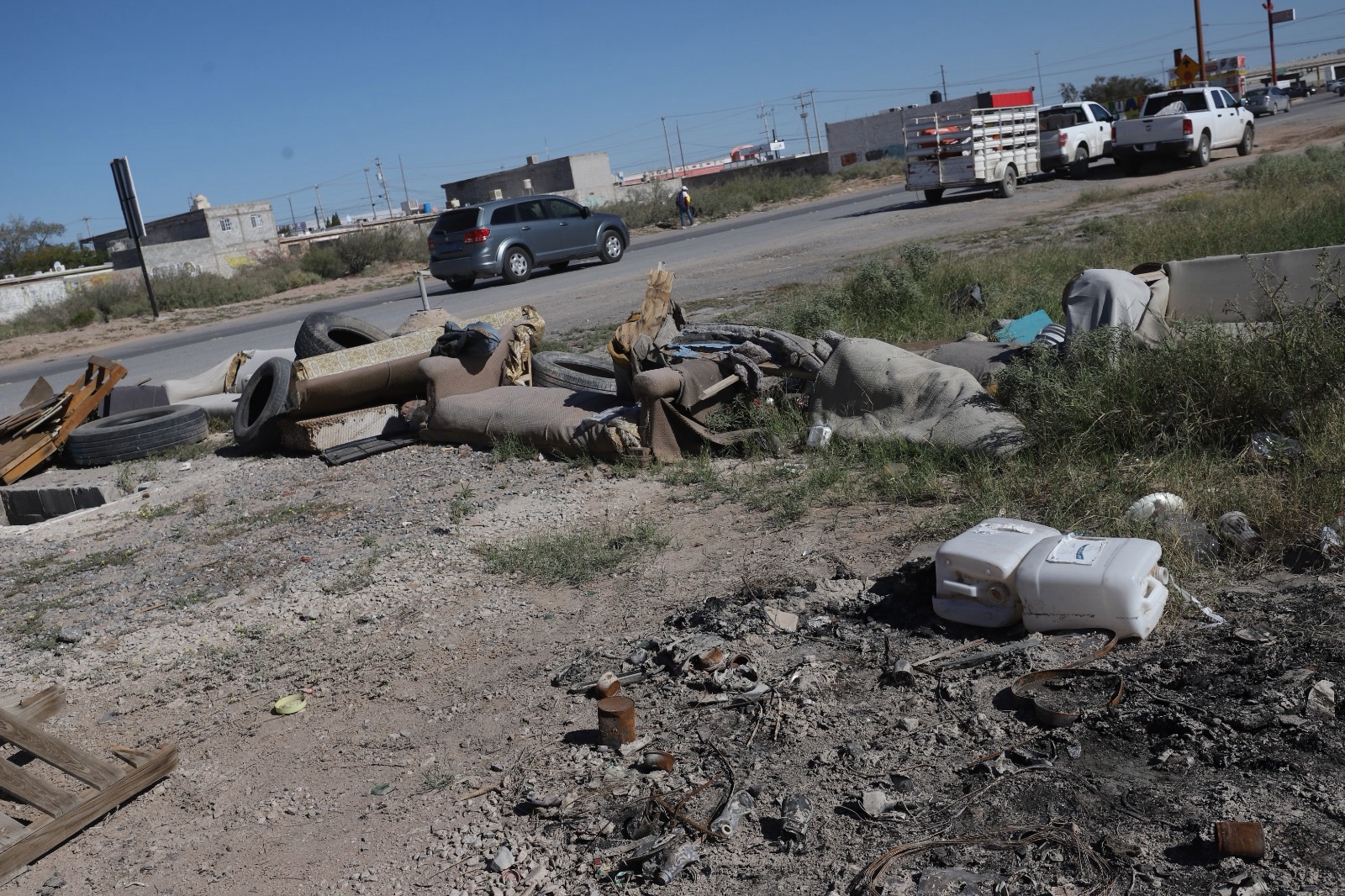 RETIRAN DESPONCHADORA DE CAMELLÓN EN AVENIDA DE LAS TORRES
