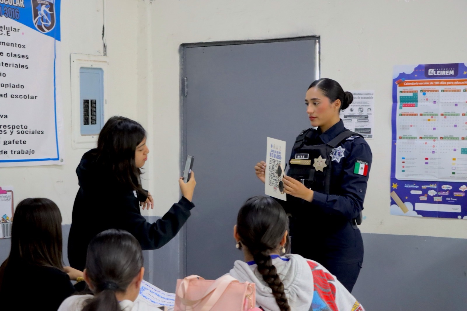 CHARLAS BUSCAN FRENAR RIÑAS ESTUDIANTILES