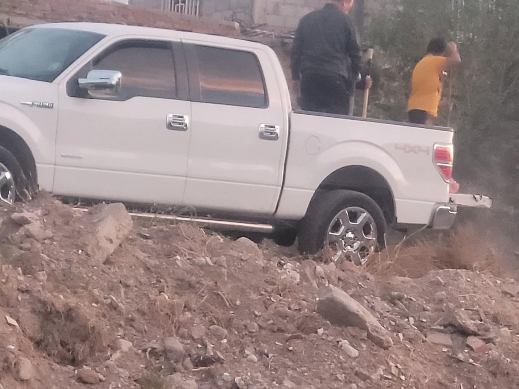 HOMBRE ES CAPTADO TIRANDO ESCOMBRO EN ZONA YA&nbsp;ATENDIDA