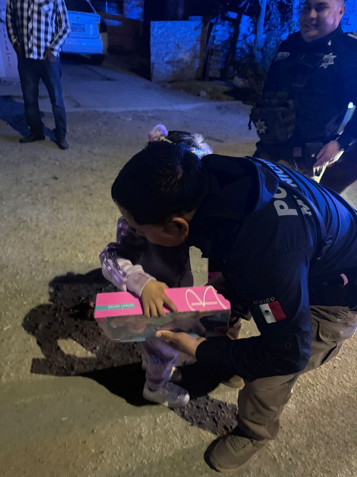 POLICÍAS ACUDEN A FIESTA DE CUMPLEAÑOS SIN INVITADOS TRAS INVITACIÓN EN REDES