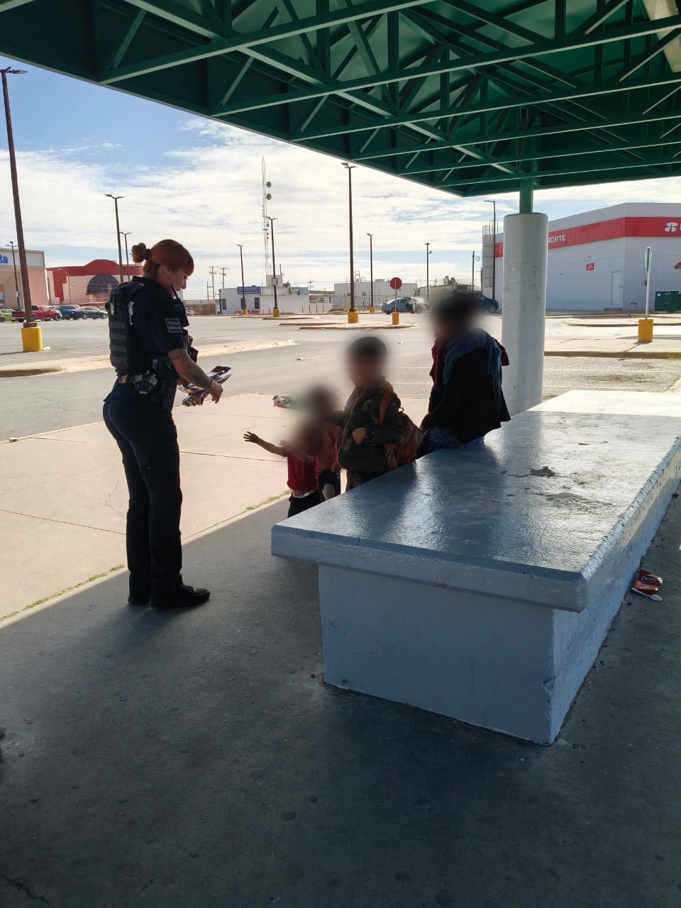 RECORRIDOS POLICIALES INCLUYEN ENTREGA DE DULCES