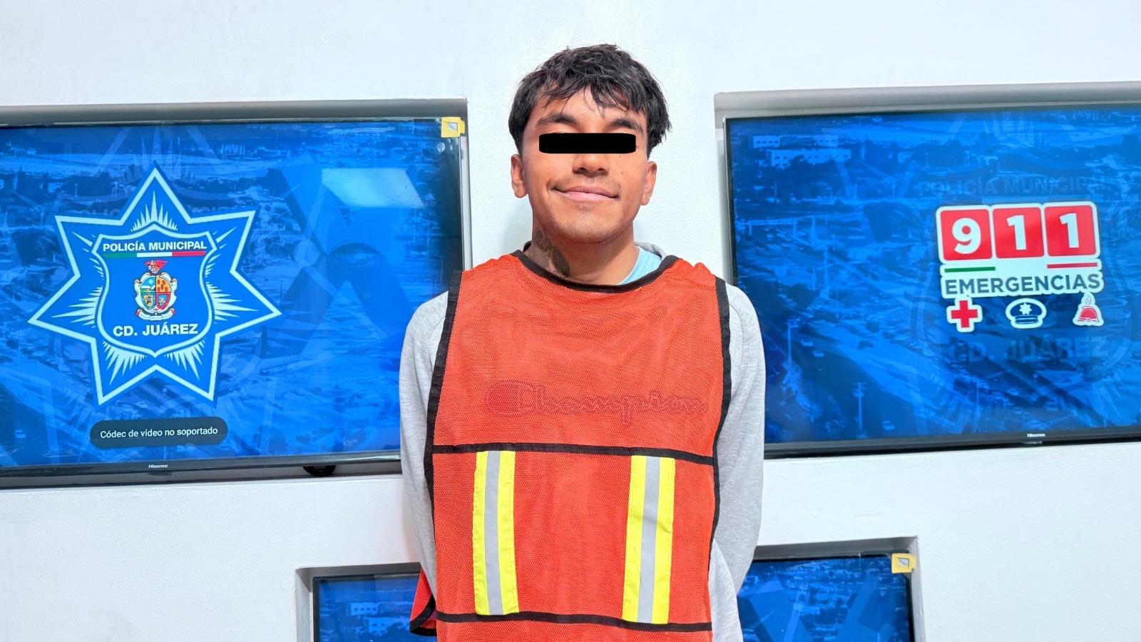 MUJER PIDE AYUDA Y DETIENEN A&nbsp;TRES