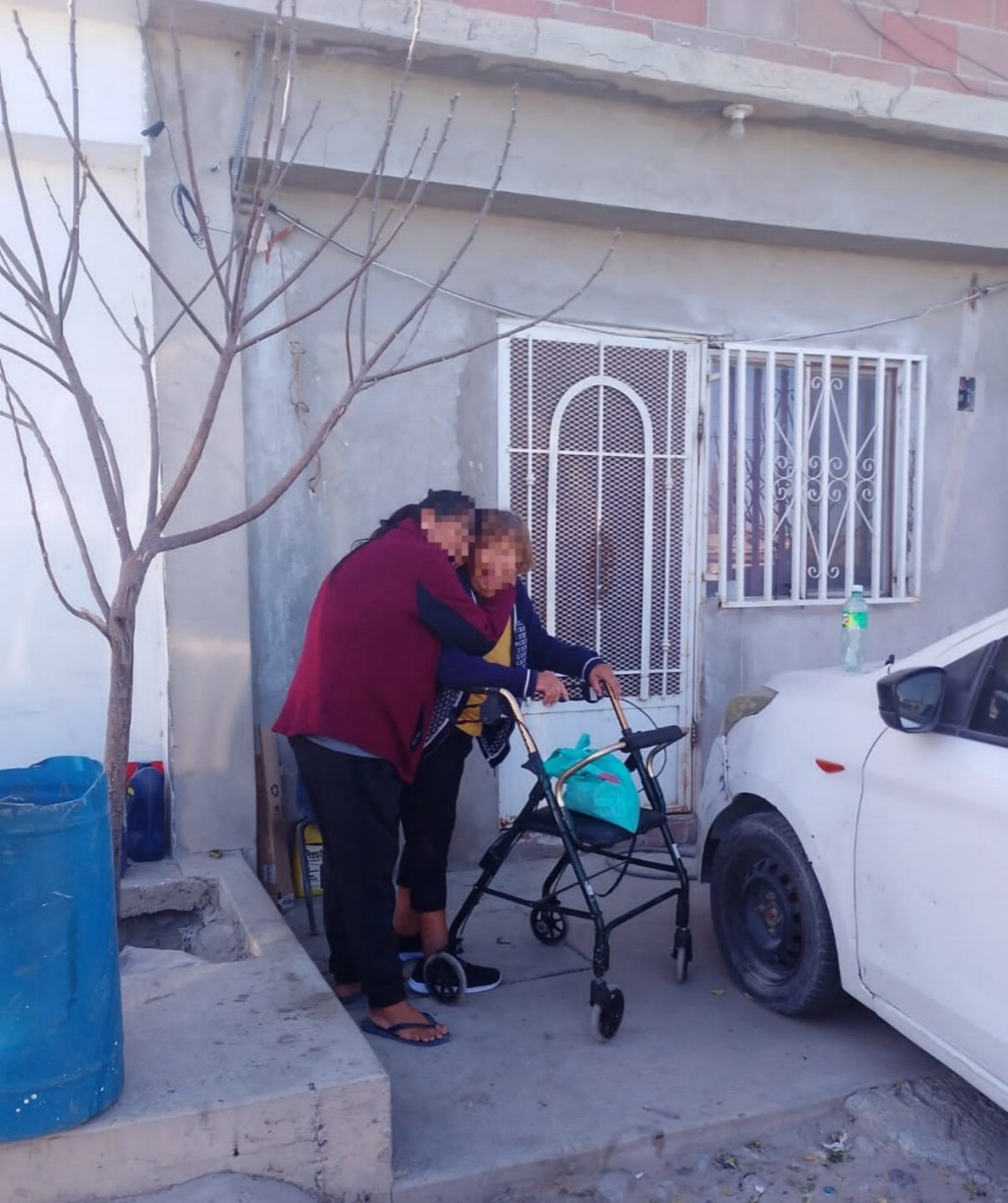 AGENTES APOYAN A VIEJITA EN&nbsp;TRASLADO