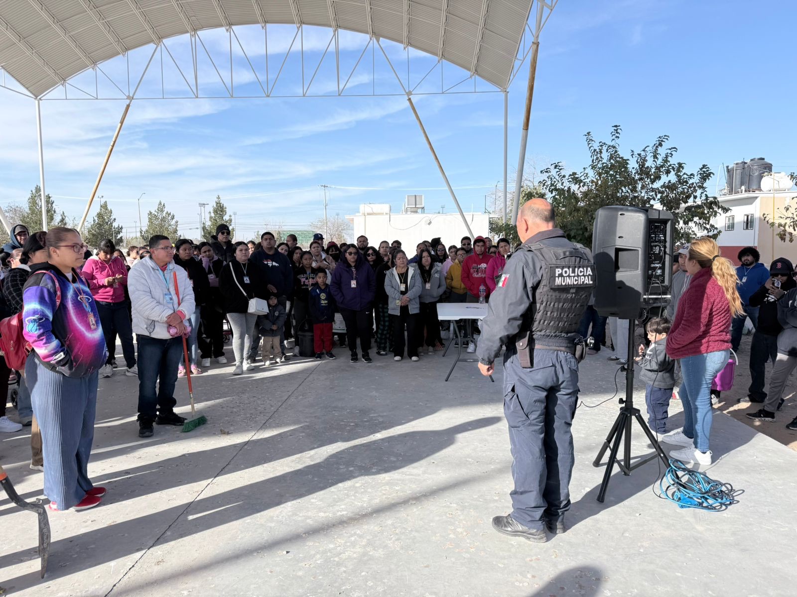 POLICIA MUNICIPAL IMPARTE PLÁTICA PREVENTIVA A PADRES DE FAMILIA