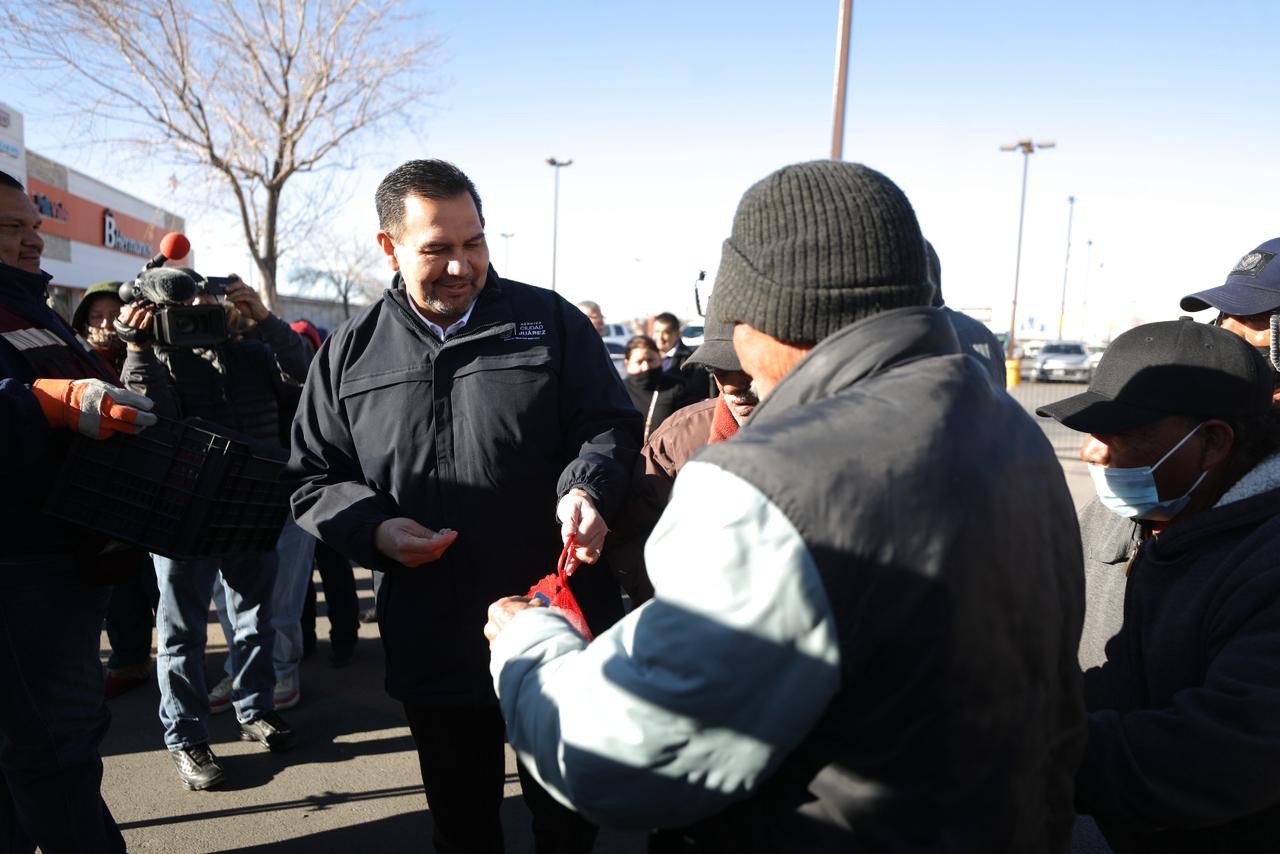 PARA LOS TAMALES DE ENERO, ENTREGAN PIERNAS DE PUERCO A PARQUEROS Y EMPACADORES