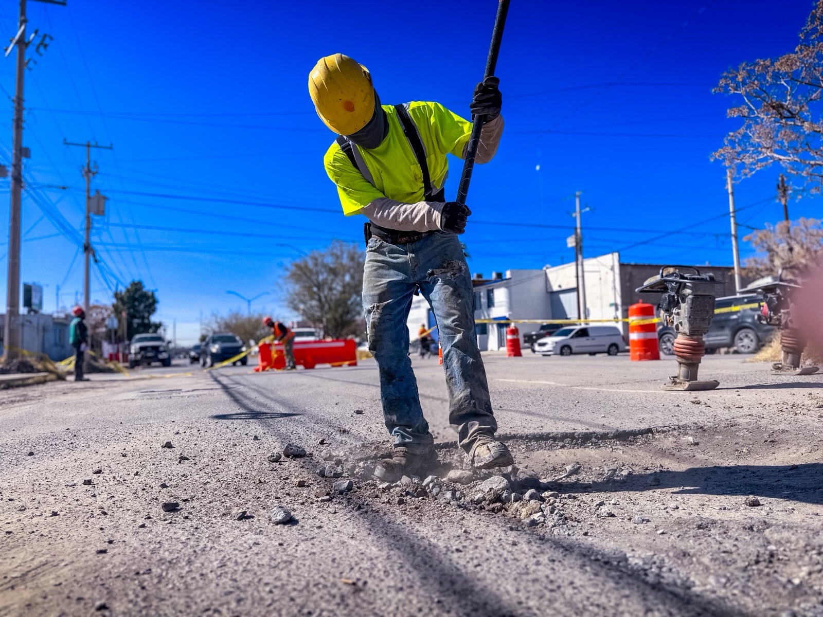 LLEGAN APOYOS Y BACHEO A LOS VECINOS DE LA FIDEL&nbsp;ÁVILA
