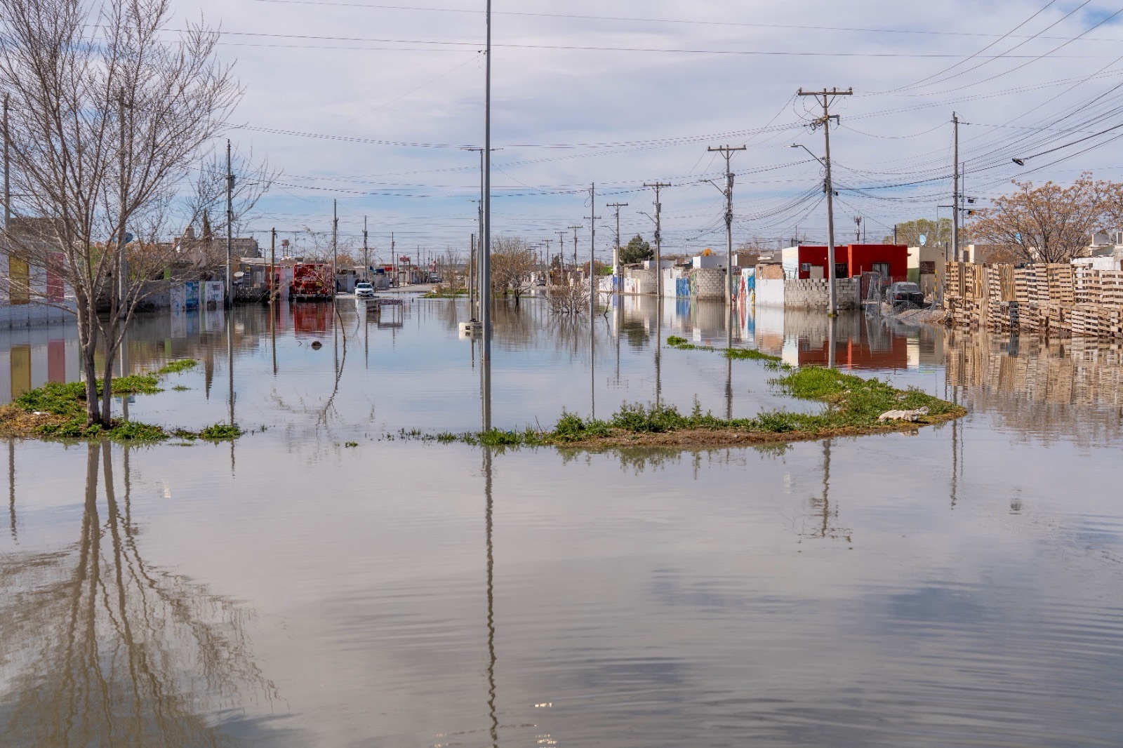AGUAS NEGRAS EN VILLAS DE ALCALÁ, JMAS ENCUENTRA DESECHOS SÓLIDOS EN ALCANTARILLAS