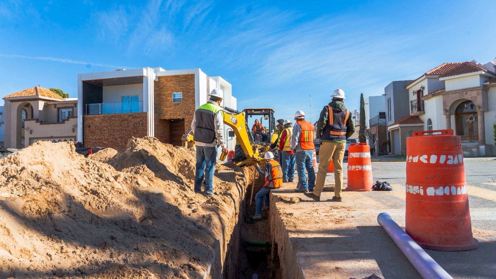 JMAS INSTALA RED DE AGUA TRATADA EN CALLE MONTEBELLO DE CIUDAD JUÁREZ
