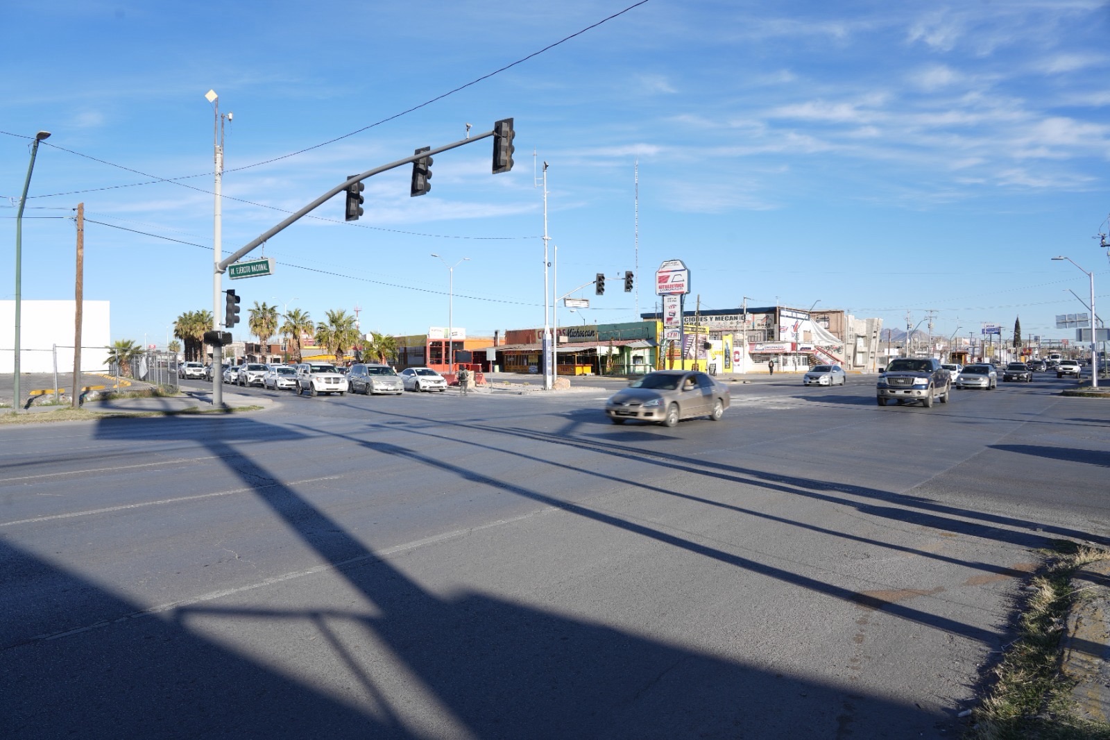 REABREN CRUCE DE EJÉRCITO NACIONAL TRAS REPARACIÓN DE FUGA DE AGUA POTABLE