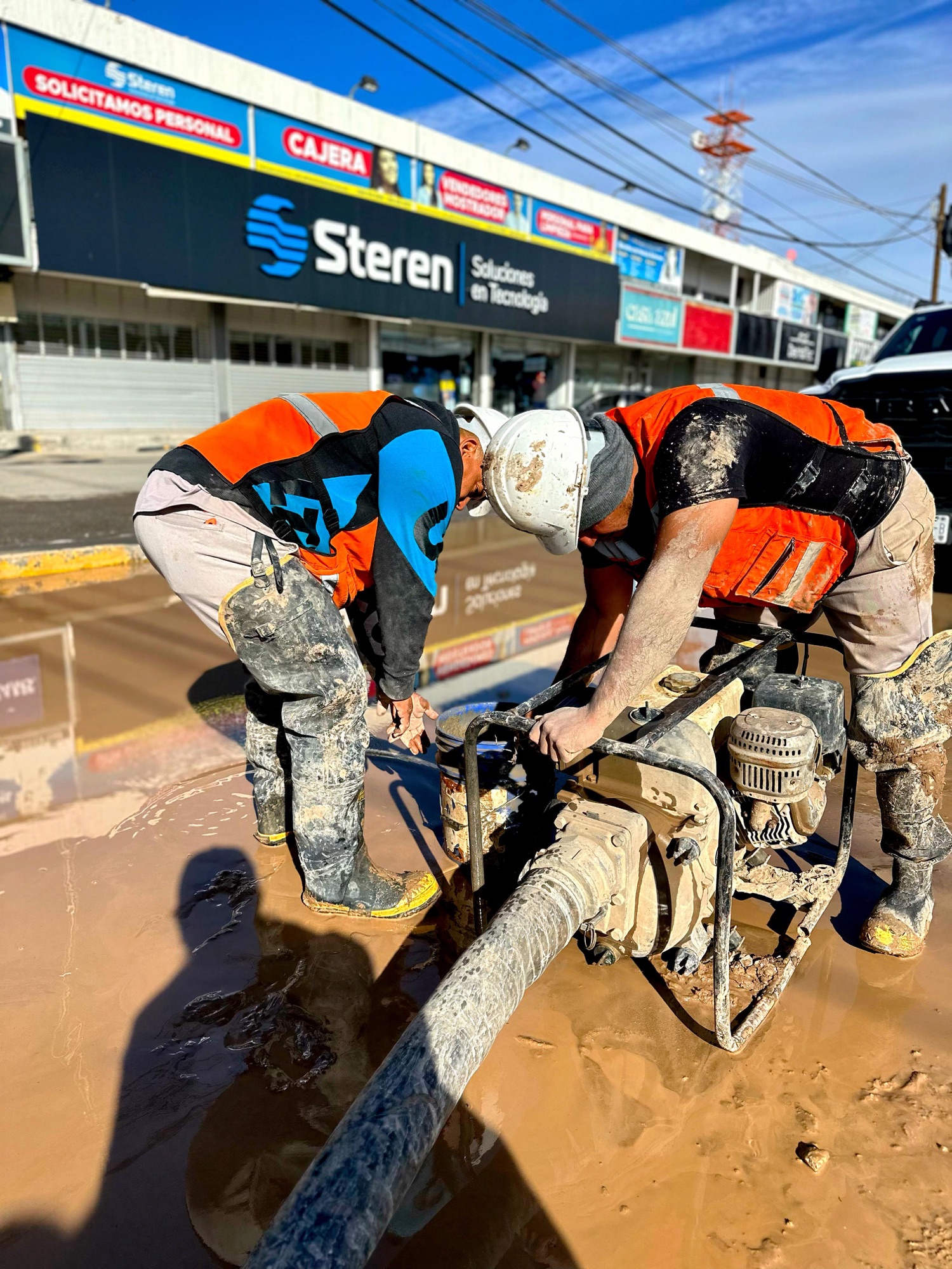 CONCLUYEN TRABAJOS DE REPARACIÓN EN TUBERÍA ANTIGUA DE LA JUNTA DE AGUA