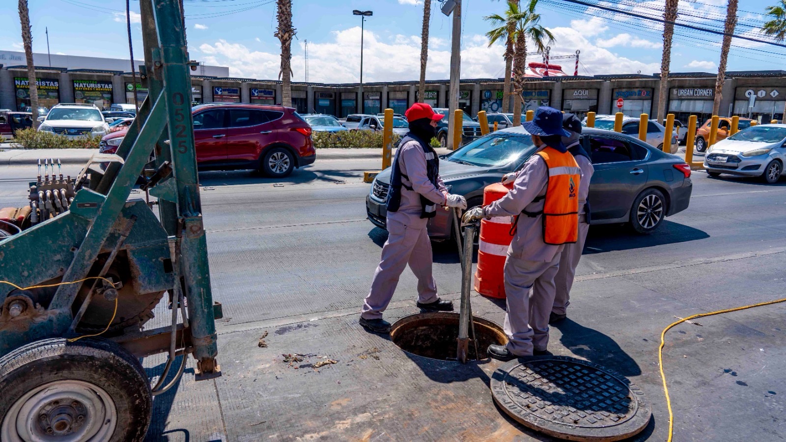 EVITA EL TRÁFICO EN LA TEÓFILO BORUNDA POR TRABAJOS EN EL DRENAJE