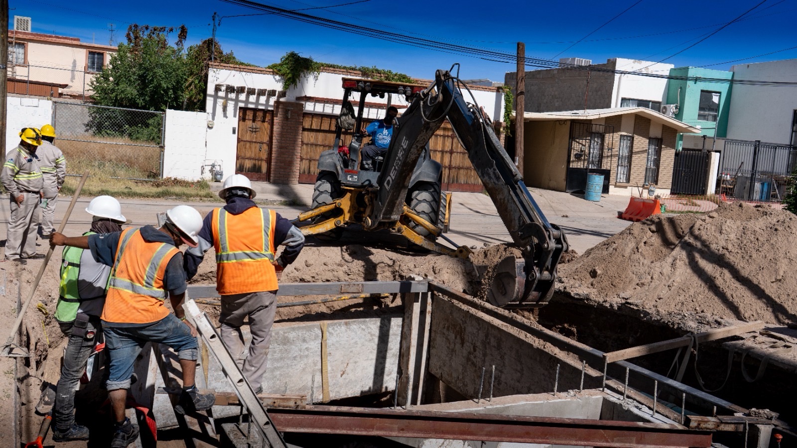 JMAS CONSTRUYE INFRAESTRUCTURA PLUVIAL EN CALLE APOLO