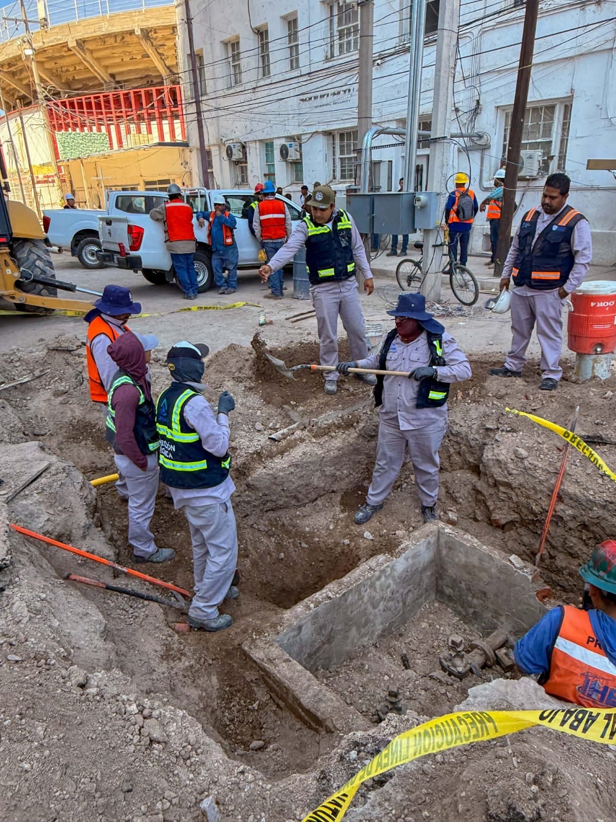JMAS REPARA FUGA DE GAS Y CONTINÚA OBRA DE AGUA EN TORRE CENTINELA