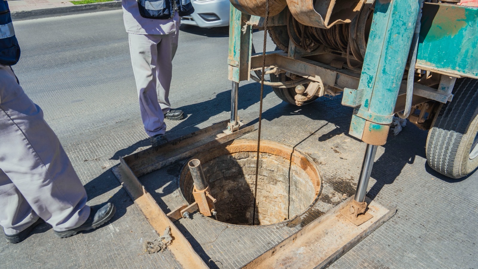 JMAS REALIZA LIMPIEZA PREVENTIVA EN COLECTOR DE AVENIDA TÉOFILO BORUNDA ESTA SEMANA