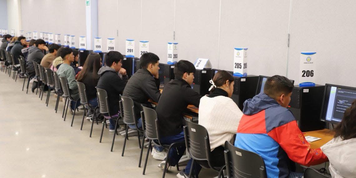 16000 ASPIRANTES COMPITEN POR UN LUGAR EN UACJ