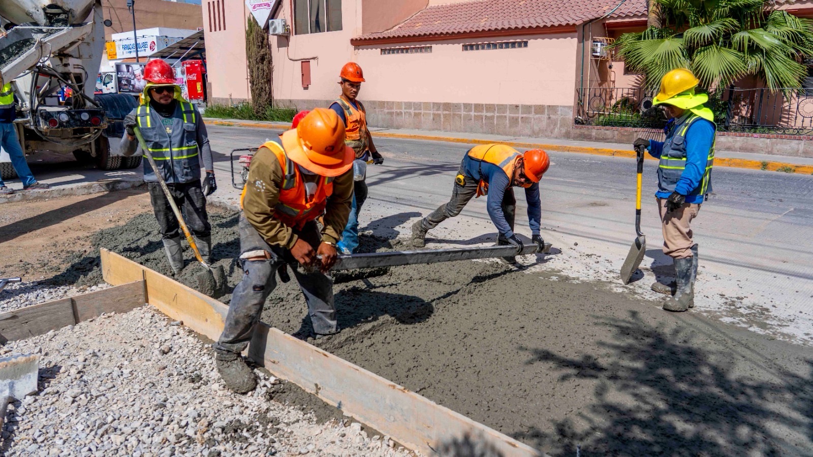 JMAS REPONE PAVIMENTO TRAS REPARAR&nbsp;HUNDIMIENTO
