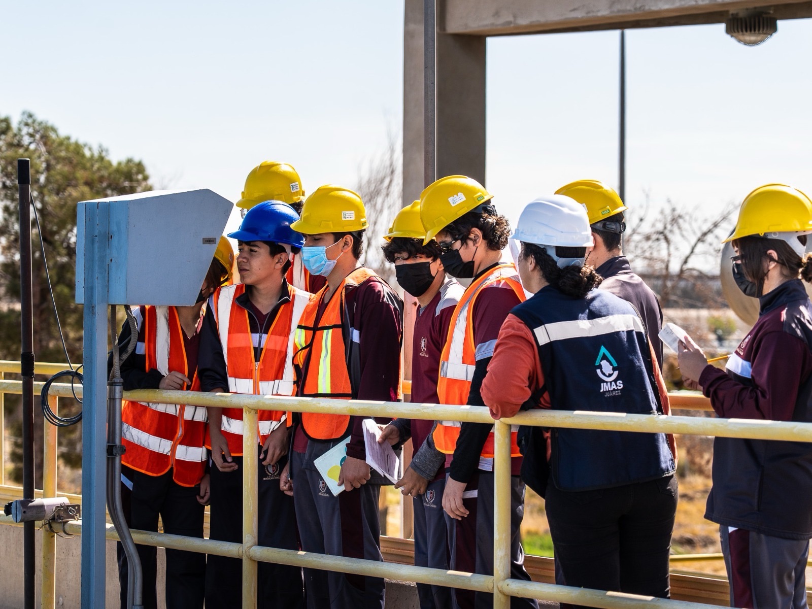 ALUMNOS DEL COLEGIO HISPANO INGLÉS VISITAN PLANTA DE TRATAMIENTO DE LA&nbsp;JMAS