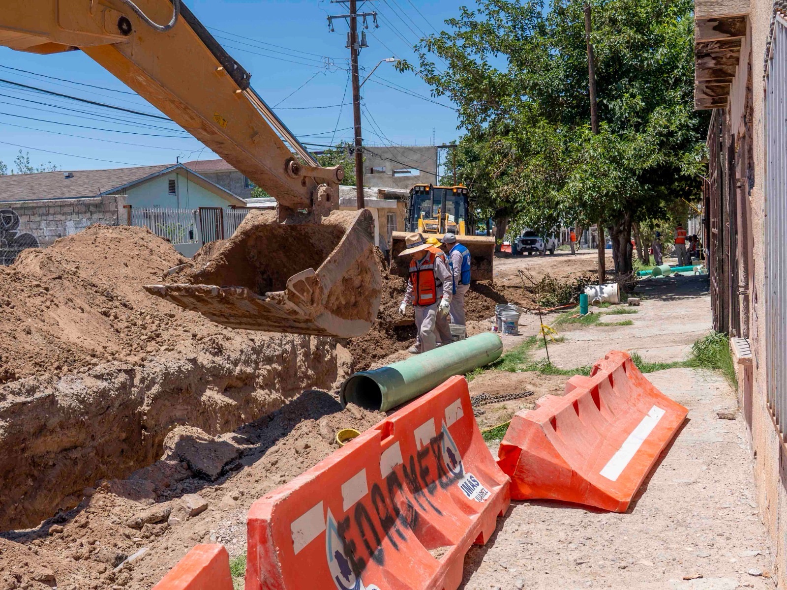 JMAS ACTÚA TRAS COLAPSO DE TUBERÍA EN JUÁREZ