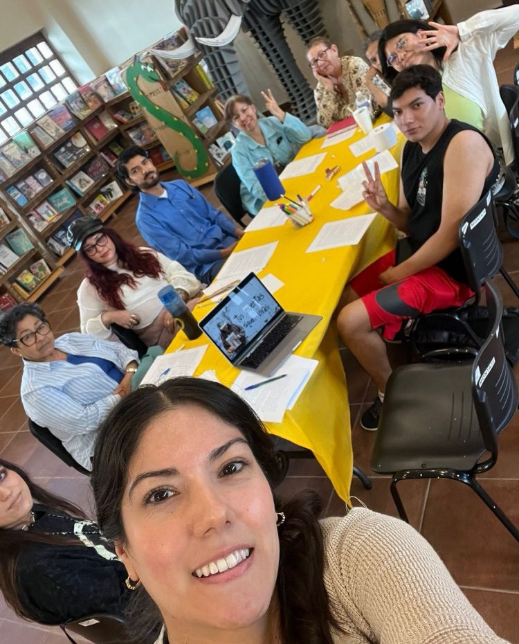 TALLER EN UACJ IMPULSA LECTURA Y CREATIVIDAD