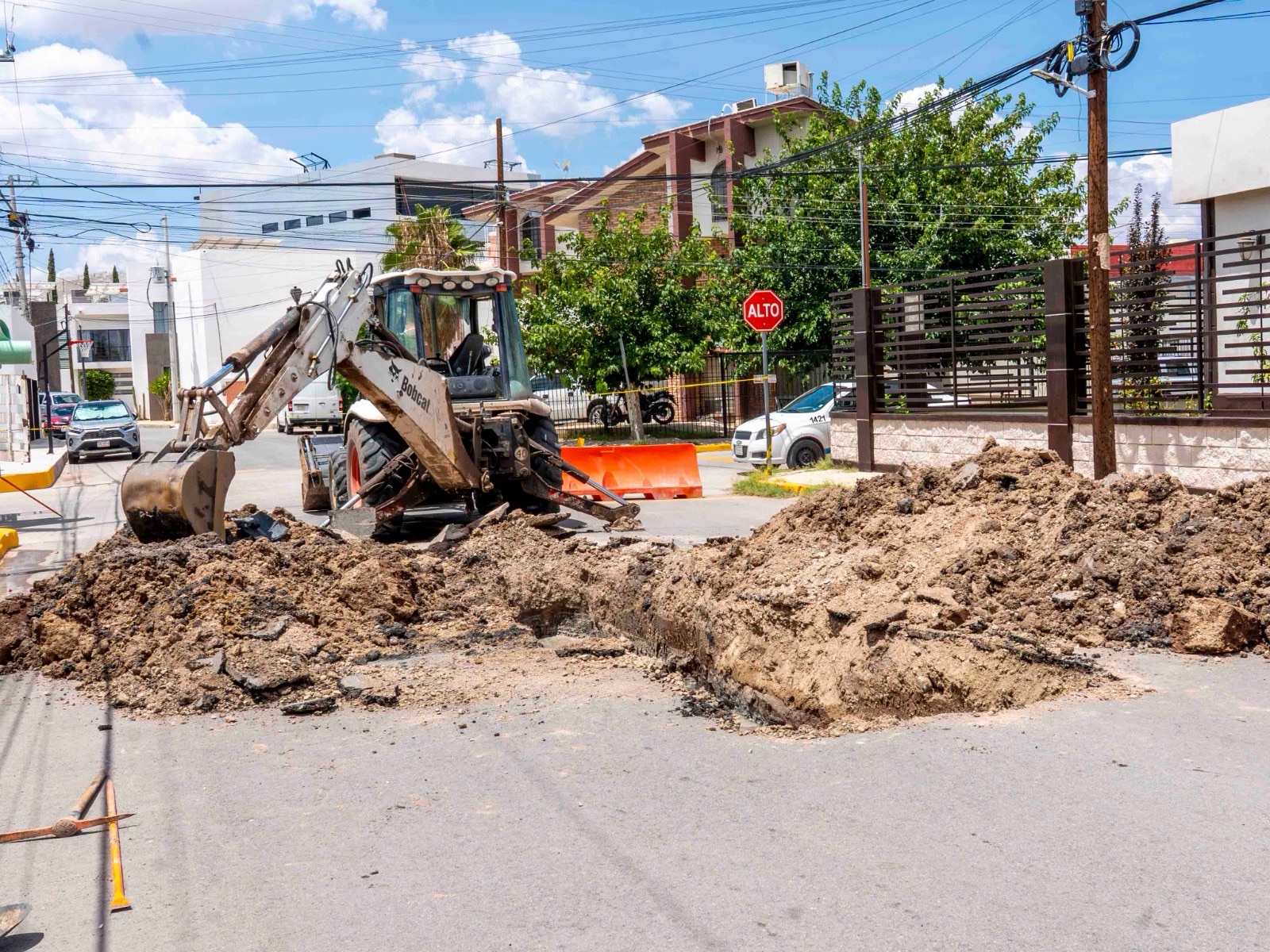 ¡SE ABRE EL PISO EN SAN JERÓNIMO Y DESCUBREN EL PROBLEMA!