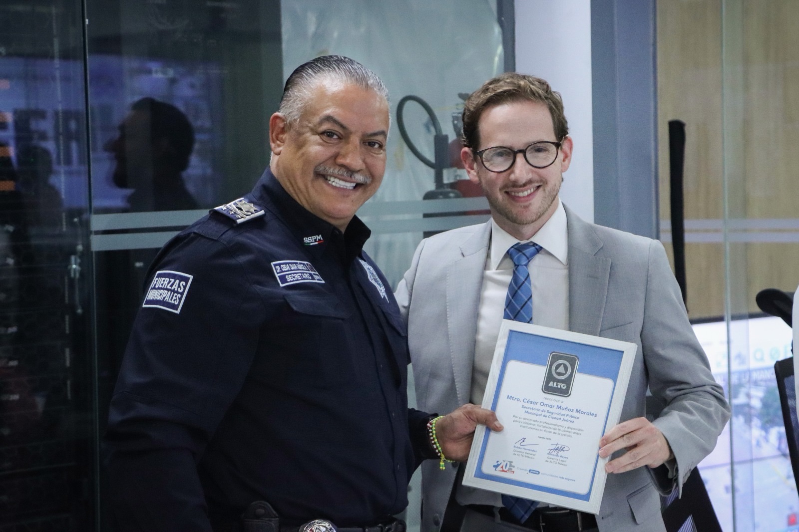 BIEN MERECIDO, RECONOCEN A 20 POLICÍAS MUNICIPALES POR SU EXCELENTE TRABAJO EN JUÁREZ