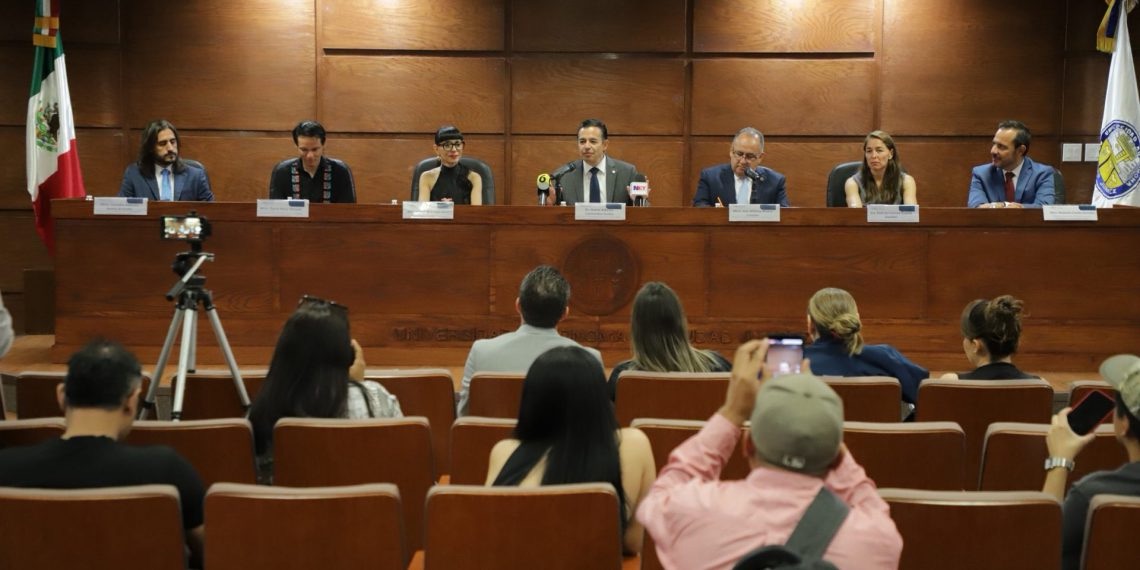 JUAN GABRIEL SONARÁ EN GRANDE CON 82 MÚSICOS EN CIUDAD JUÁREZ