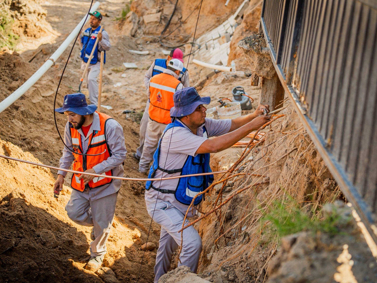 430 VIAJES DE TIERRA Y 26 METROS DE TUBERÍA PARA REPARAR ÁGUILAS DE&nbsp;ZARAGOZA
