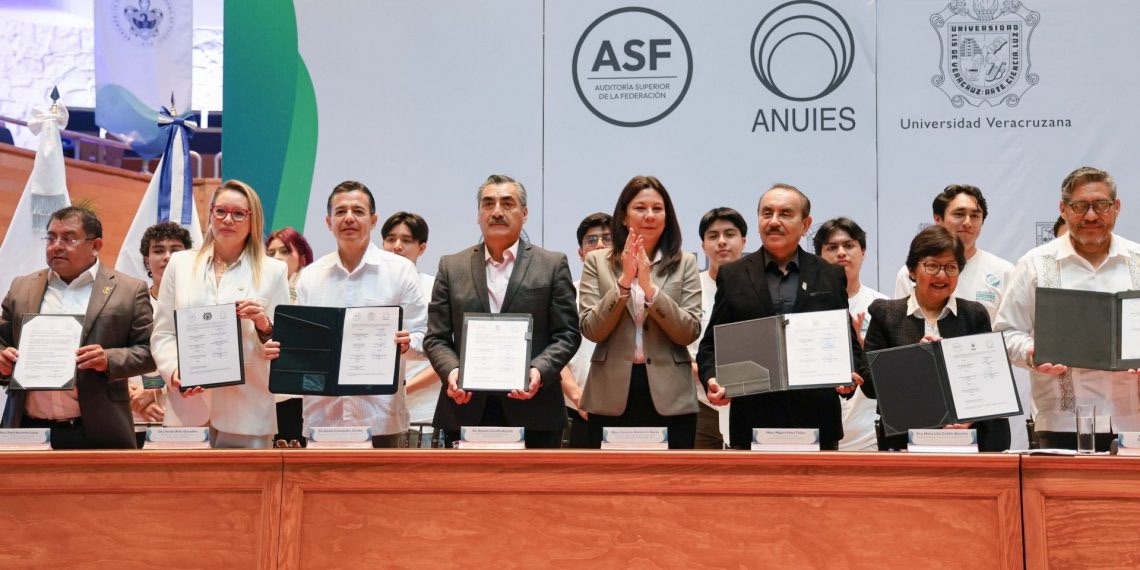 ESTUDIANTES DE LA UACJ ENTRARÁN A LA VIGILANCIA DE RECURSOS PÚBLICOS